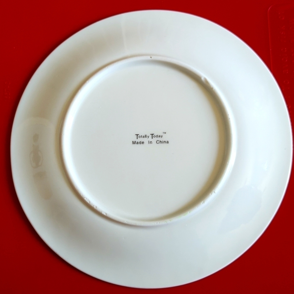 7" Plate Totally Today Holly Leaf Christmas Holiday - Picture 3 of 4